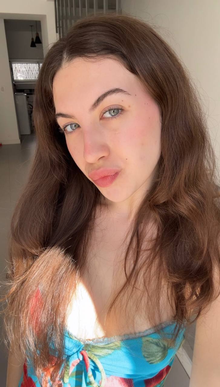 Nude girl Amber in Isfahan