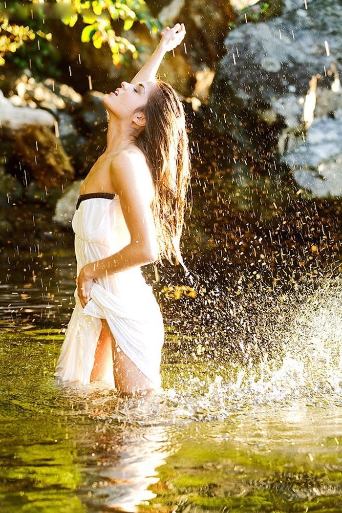 Marie Avgeropoulos in Isfahan