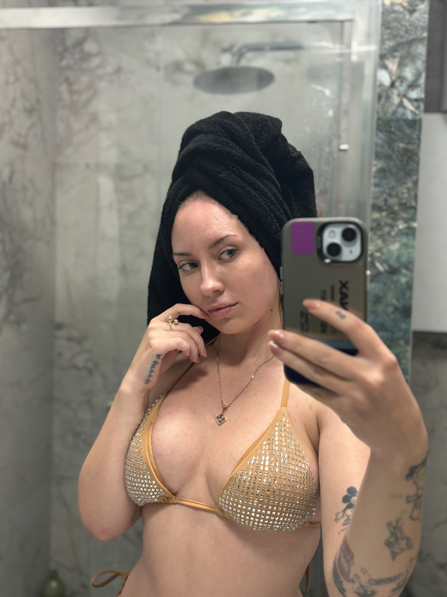 Nude girl KateV in Isfahan