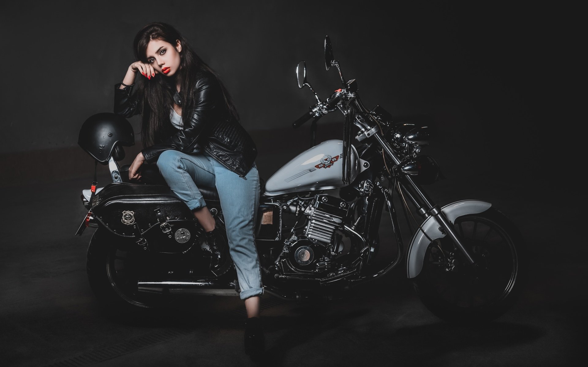 Biker girls: style and drive in Isfahan