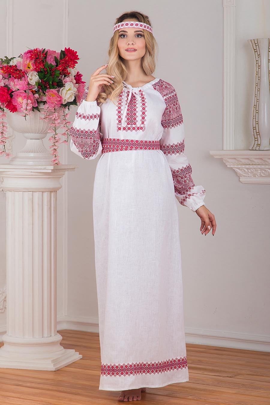 Women in Slavic costumes in Isfahan