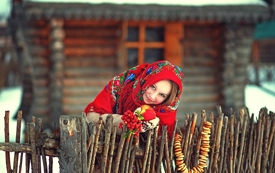 Sexy girl Women in Slavic costumes in Isfahan