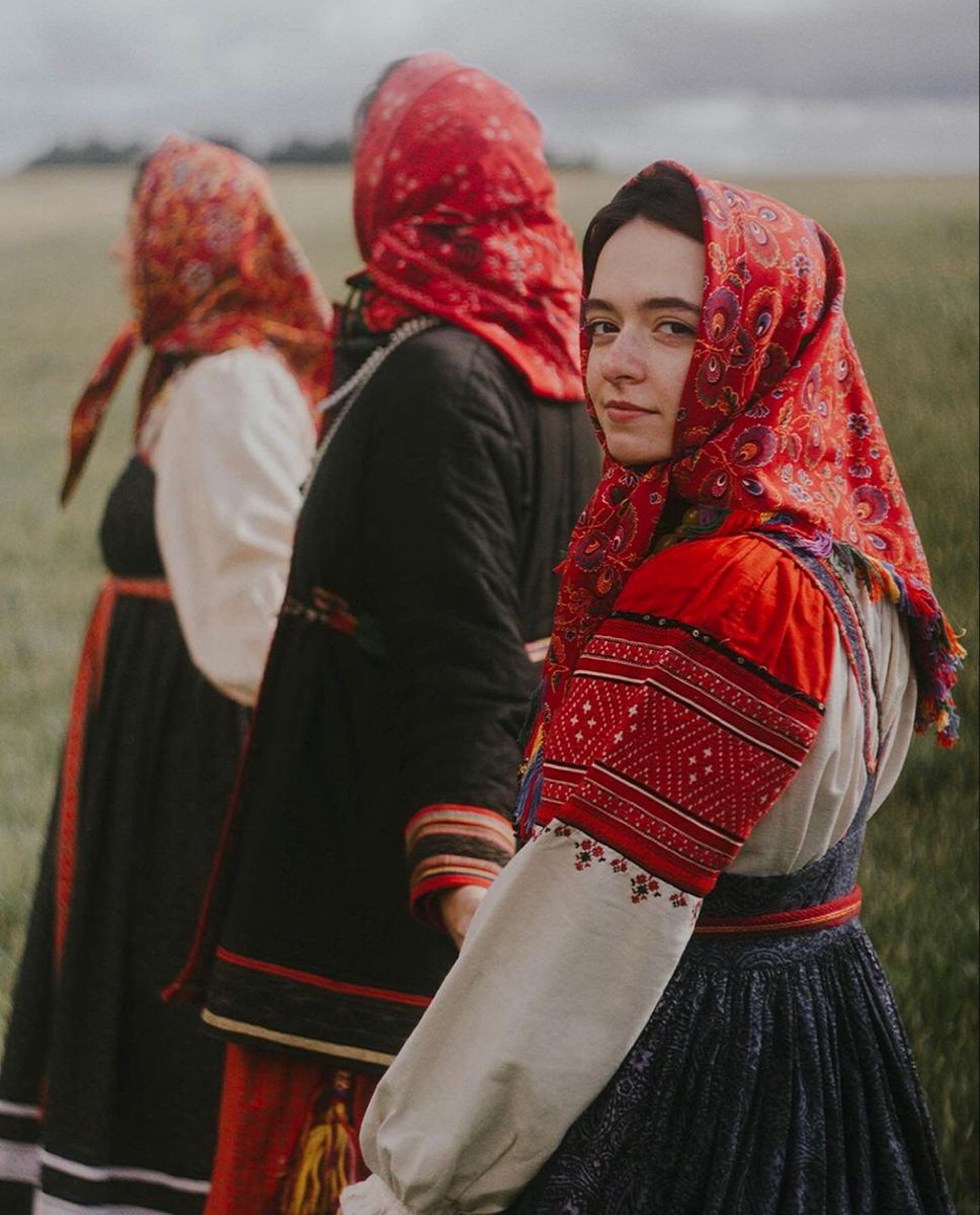 Women in Slavic costumes in Isfahan