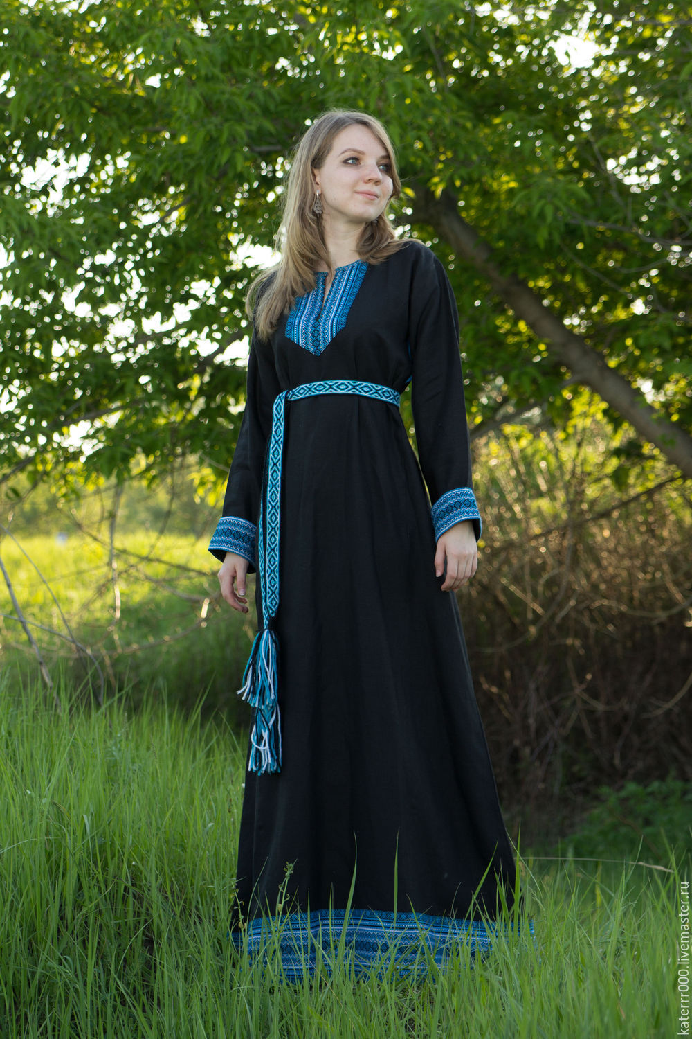 Women in Slavic costumes in Isfahan