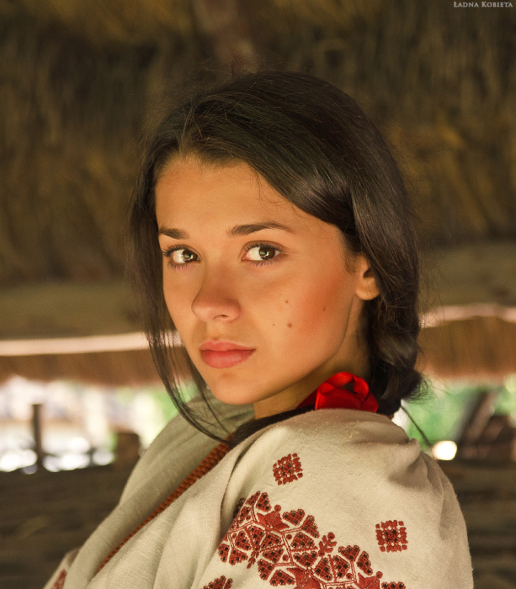 Girls in Slavic costumes in Isfahan