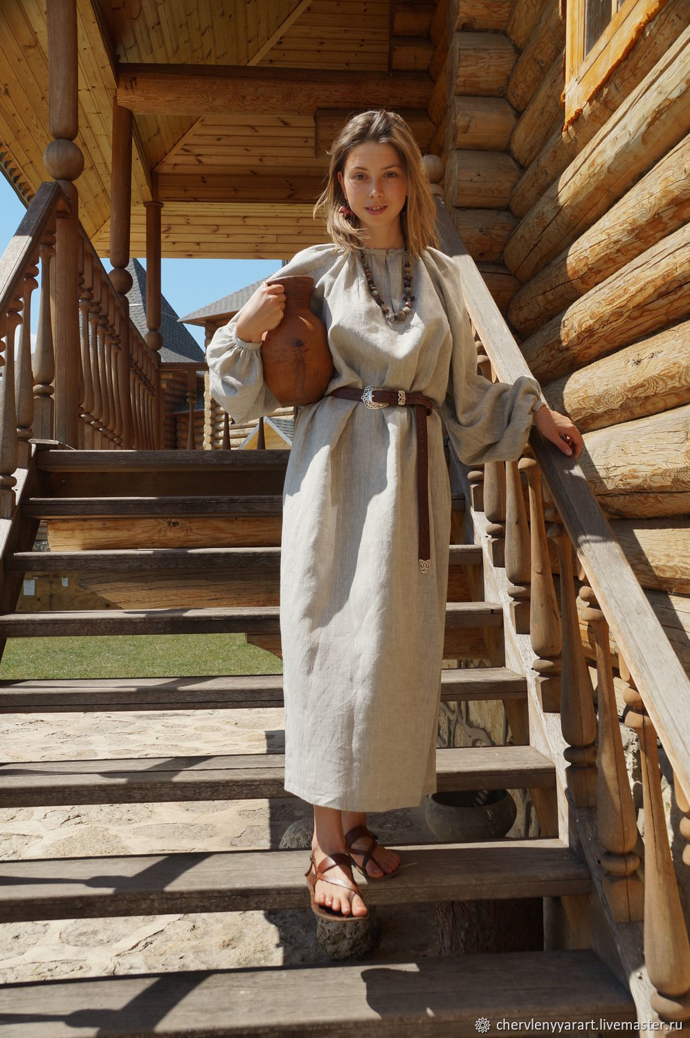 Girls in Slavic costumes in Isfahan