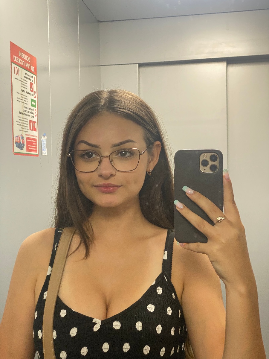 Sexy model Stacy in Isfahan